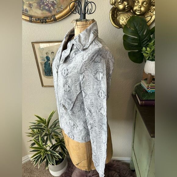 Adyson Parker NWT White Grey Snake Skin Print Zip Up Stretch Moto Jacket Sz M - Picture 4 of 10